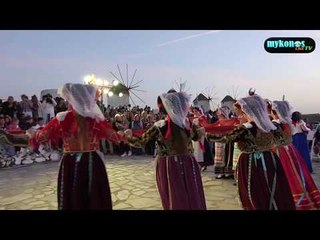Νησιώτικο γλέντι με φόντο την Μικρή Βενετία της Μυκόνου