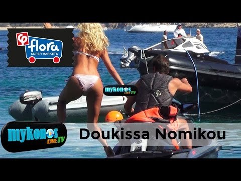 Η Δούκισσα Νομικού ηλιοκαμένη και με χυμώδες κορμί κάβαλα στο τζετ σκι