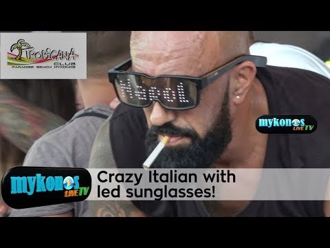 Δείτε έναν τρελο Ιταλό στην Μύκονο με γυαλιά με led που έκαναν μπαμ!