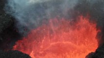 2 minutes d'éruption du Piton de la Fournaise, filmée par un drone
