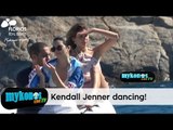 Η καλλονή Kendall Jenner χορεύει μέσα σε φουσκωτό στην Μύκονο