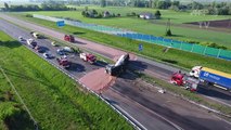 Un río de chocolate sobre una autopista polaca tras accidente
