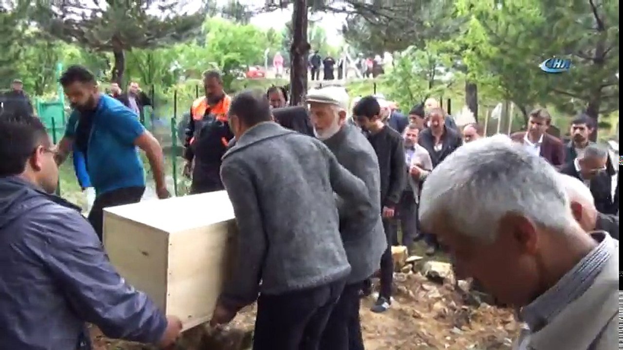 5 Cenaze Tek Tabut...