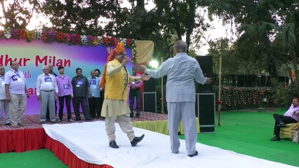 Dr Shekhar Agarwal enjoying dance and music with his knee replacement patients at event "Madhur Mail -2018"