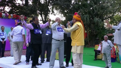 Dr Shekhar Agarwal enjoying dance and music with his knee replacement patients at event "Madhur Mail -2018"