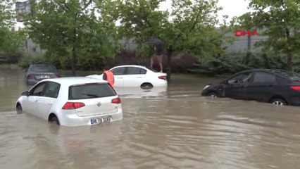 Ankara'da Sağanak Etkili Oldu, Sürücüler Araçlarında Mahsur Kaldı