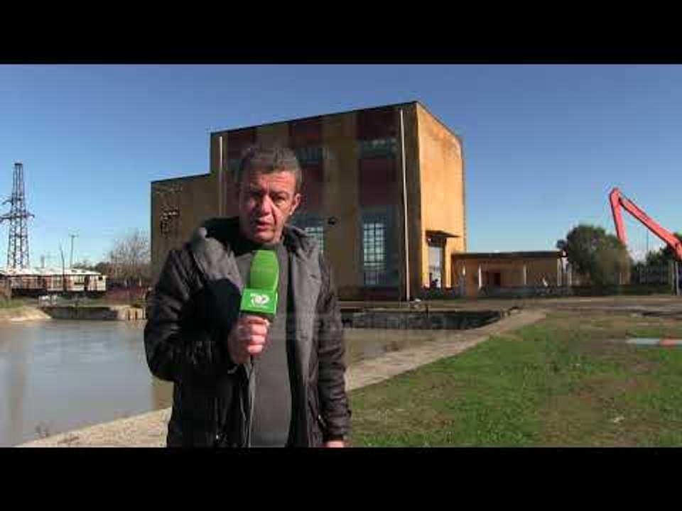 Hidrovoret në punë largojnë me shpejtësi ujërat e Vjosës - Top Channel Albania - News - Lajme