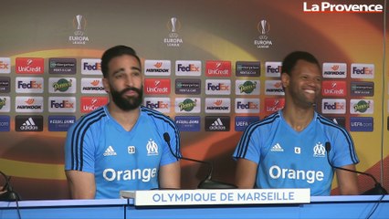 OM : Fornite, télé et pétards... Le fou rire de Rami et Rolando en conférence de presse