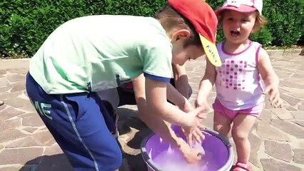 BATTAGLIA a PALLE DI NEVE IN ESTATE con lINCREDIBILE Gelli Snow