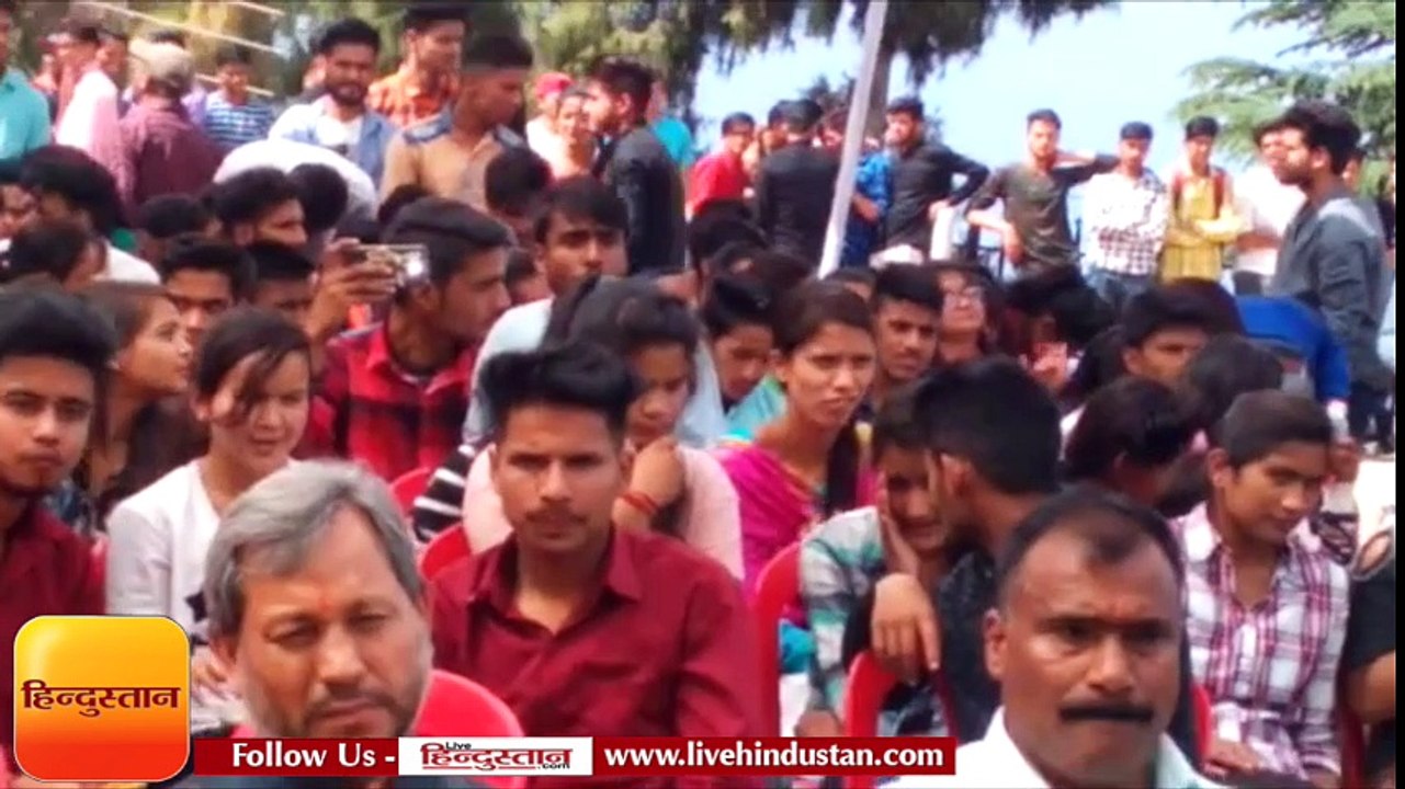 गढ़वाल यूनिवर्सिटी के पौड़ी कैंपस में गजेंद्र राणा के गीतों की धूम, जमकर थिरके स्टूडेंट्स