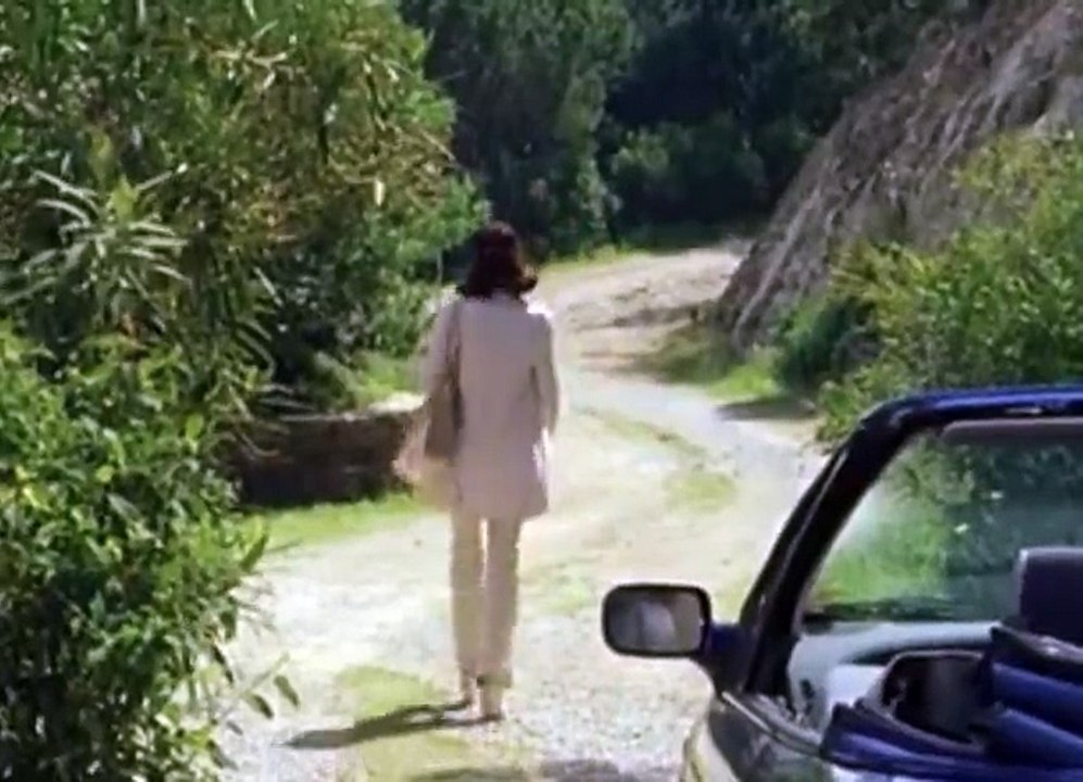 Sous le Soleil De Saint Tropez  S04E20   Plage vendre MP4 FRENCH - Part 03