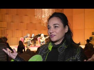 Shfaqja e pedagogëve, në skenë përballë nxënësve të liceut - Top Channel Albania - News - Lajme