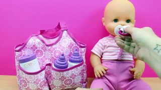 Bolso Cambiador o Pañalera para la muñeca Bebé Nenuco y le cambio el pañal
