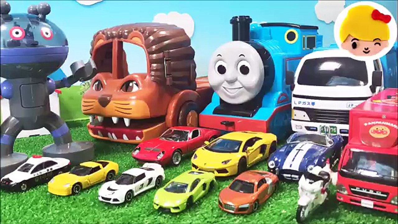 アンパンマン トーマス はたらくくるまとスーパーカー大集合 だだんだんと対決だ！ ❤ ゴミ収集...