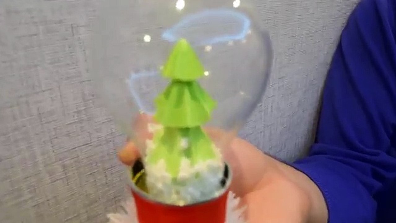 ЁЛКА в ЛАМПОЧКЕ / НОВОГОДНИЕ ПОДАРКИ СВОИМИ РУКАМИ