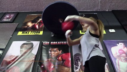 "Super Bad" Estrada, la boxeadora que vence la discriminación en el ring