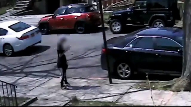 Trois hommes s'en prennent à un jeune pour lui voler des baskets à 2000 dollars