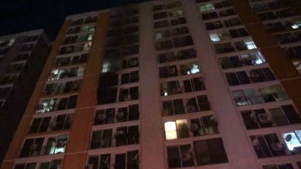 아파트 8층에서 불...이웃 주민 100명 대피 / YTN