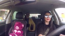 Mos i fol shoferit - Artur Zheji i ftuar në taksinë e Rudina Dembacaj