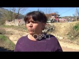 Ora News - Kanali i ujërave të zeza i hapur në mes të lagjes, banorët: Rrezik epidemie