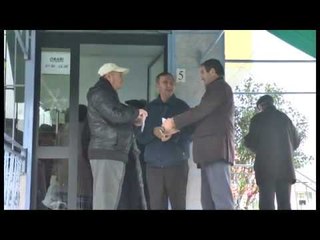 Shpërblimet e fundvitit, pensionistët dynden në sportelet e Postës