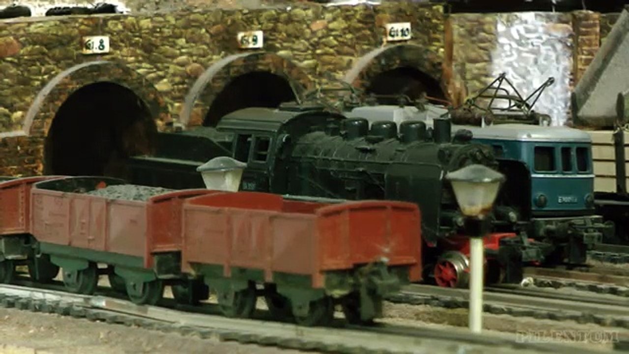 Vintage Model Trains and Model Railroad Layout