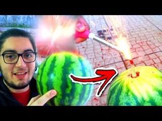 MELANCIA vs EXPLOSIVOS - ABRI UM BURACO NO CHÃO DA CASA ?!