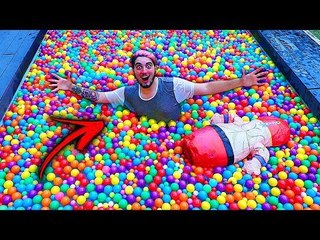 ENCHI A PISCINA DA CASA DE BOLAS COLORIDAS !