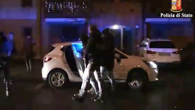 Arrestohet banda e parukieres shqiptare - Top Channel Albania - News - Lajme