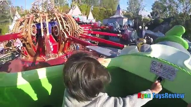 DisneyLand Amusement Park for Kids and Roller Coaster Rides!