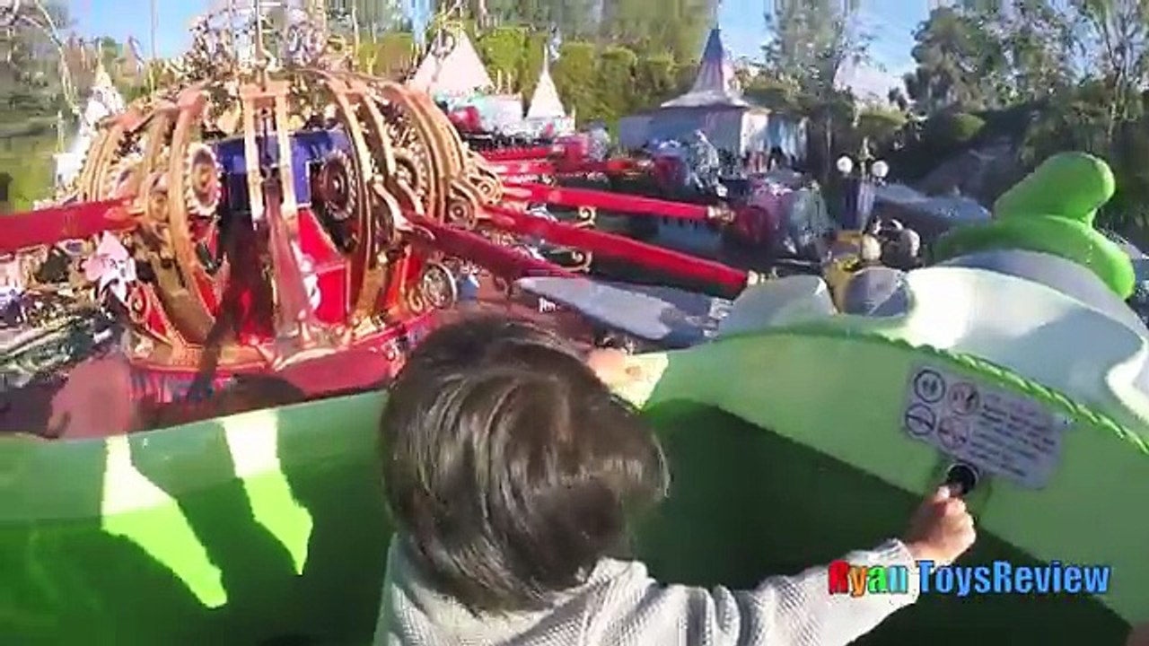 DisneyLand Amusement Park for Kids and Roller Coaster Rides!