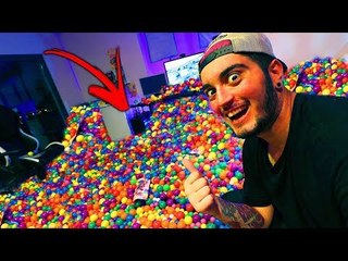 ENCHI O QUARTO DO MEU AMIGO DE BOLAS COLORIDAS !