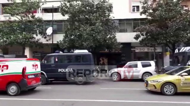 Report TV - Protesta e opozitës, forca të shumta policie te rruga e Barriikadave