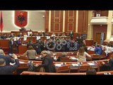 Ora News - Perplasja e dyte fizike ne Kuvend kunder votimit te kryeprokurorit te perkohshem