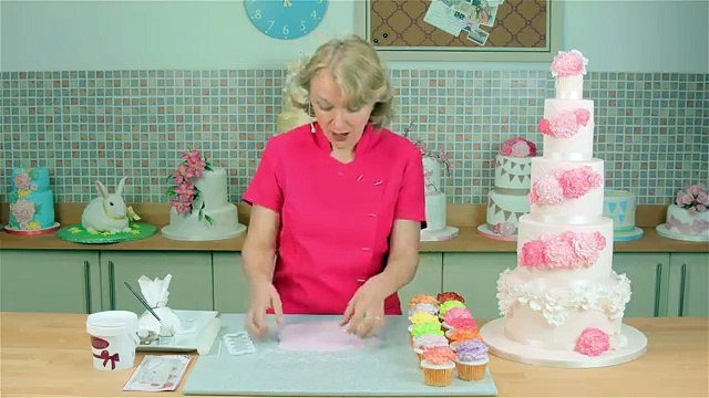 Beautiful Sugar Carnations Using The Easiest Carnation Ever Cutter