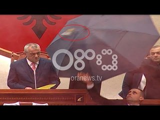 Ora News-Mes tymit në Kuvend betohet Kryeprokurorja e përkohshme, Ruçin e mbrojnë me çadër