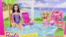 Piscina de Barbie en español | Barbie y la bebé se bañan en la piscina Ariel se convierte en sirena