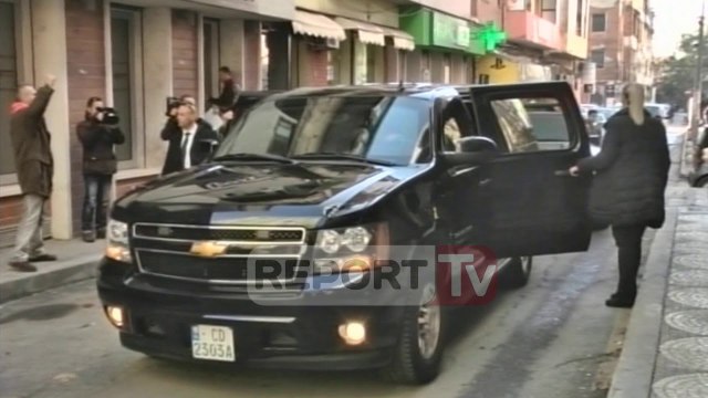 Report TV - Qytetari takon Lu , në syte e Monikës: Edi Rama eshte kampion Edi Rama zemra jone