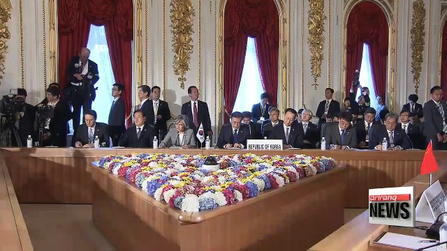 Moon, Abe discuss N. Korea denuclearization; Moon, Li agree providing bright future for N. Korea if denuclearized
