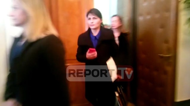 Report TV - Arta Marku për incidentet gjatë betimit në parlament: Kur të kem diçka do ju them