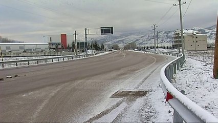 Dëbora bllokon Llogaranë - Top Channel Albania - News - Lajme