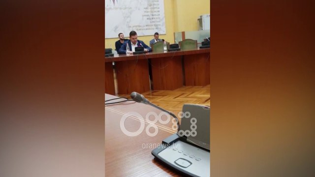 Ora News- Byroja e Kuvendit përjashton me 10 ditë 7 deputetët e opozitës, 5 ditë deputetin e PS