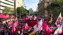 Manifestantes fazem ato por moradia