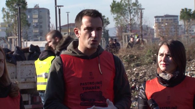 TIRANE, QINDRA VULLNETARE E QYTETARE IU PERGJIGJEN THIRRJES SE BASHKISE PER TE PASTRUAR LAGJET LAJM