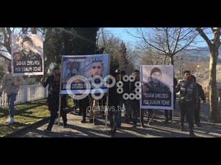 Ora News - Protesta për vdekjen e Florencit, qytetarët kërkojnë drejtësi