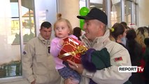 Report TV - Ministrja e Mbrojtjes Xhaçka feston Krishtlindjen me fëmijët e ushtarakëve në mision