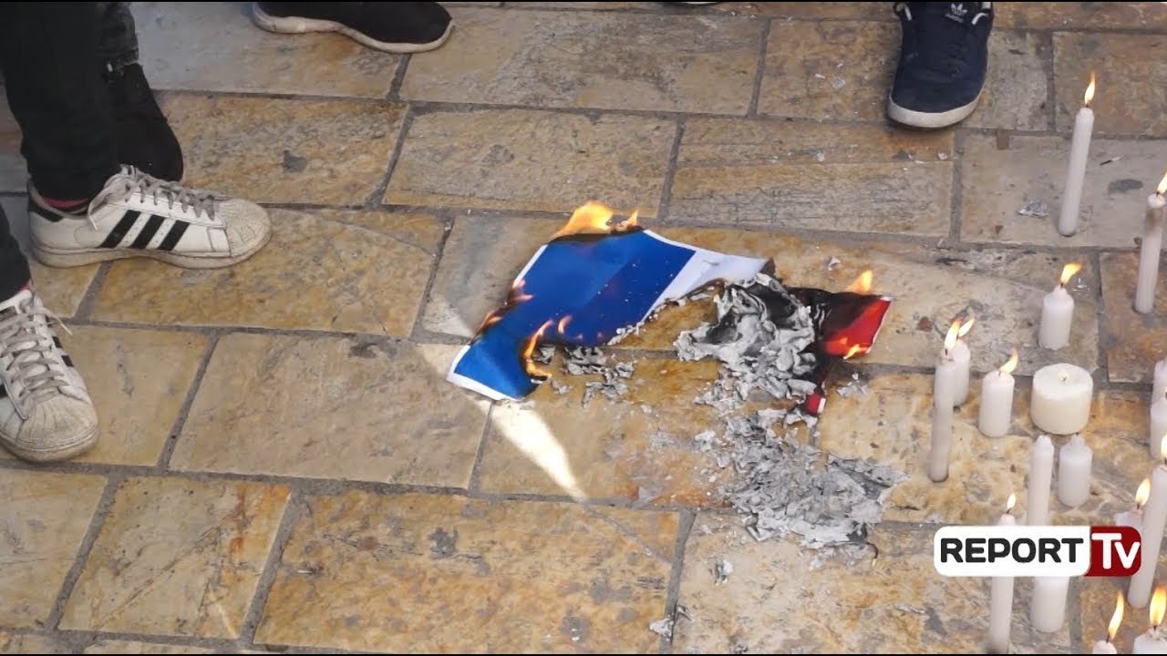 Vrasja e Florencit, protestë në Shkodër, të largohet ambasadorit shqiptar, digjet flamuri francez