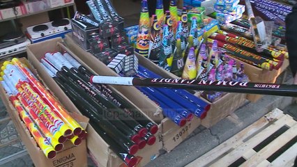 Policia, kontrolle në subjektet tregtuese të fishekzjarreve - Top Channel Albania - News - Lajme