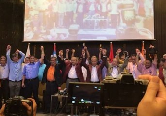 Supporters Applaud New Malaysia Prime Minister Mahathir