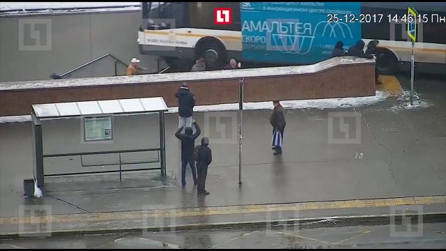 AKSIDENT I FRIKSHEM NE MOSKE, AUTOBUSI HYN NE METRO, 5 VIKTIMA DHE DISA TE PLAGOSUR LAJM